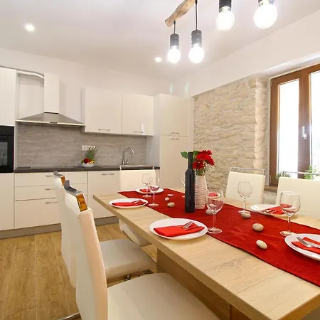 Holiday home House 2249 Liznjan